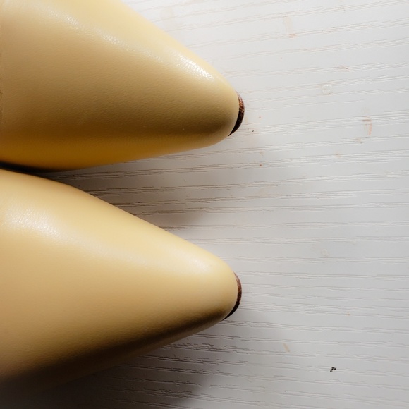 Manolo Blahnik Leather Pumps - Picture 5 of 9